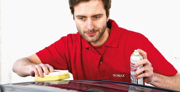 aut&oacute;mos&aacute;s; aut&oacute;&aacute;pol&aacute;s; aut&oacute;tiszt&iacute;t&aacute;s, A Megkopott, Enyh&eacute;n Megkarcol&oacute;dott Lakkoz&aacute;s